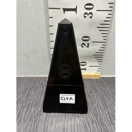 529A - 1 Antique bakelike Swiss metronome