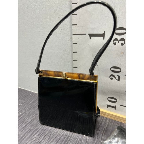 524 - Ladies black patent 1950s handbagg +silver jewellery