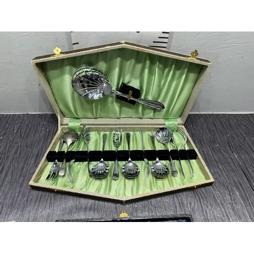 432 - Quantity boxed vintage cutlery