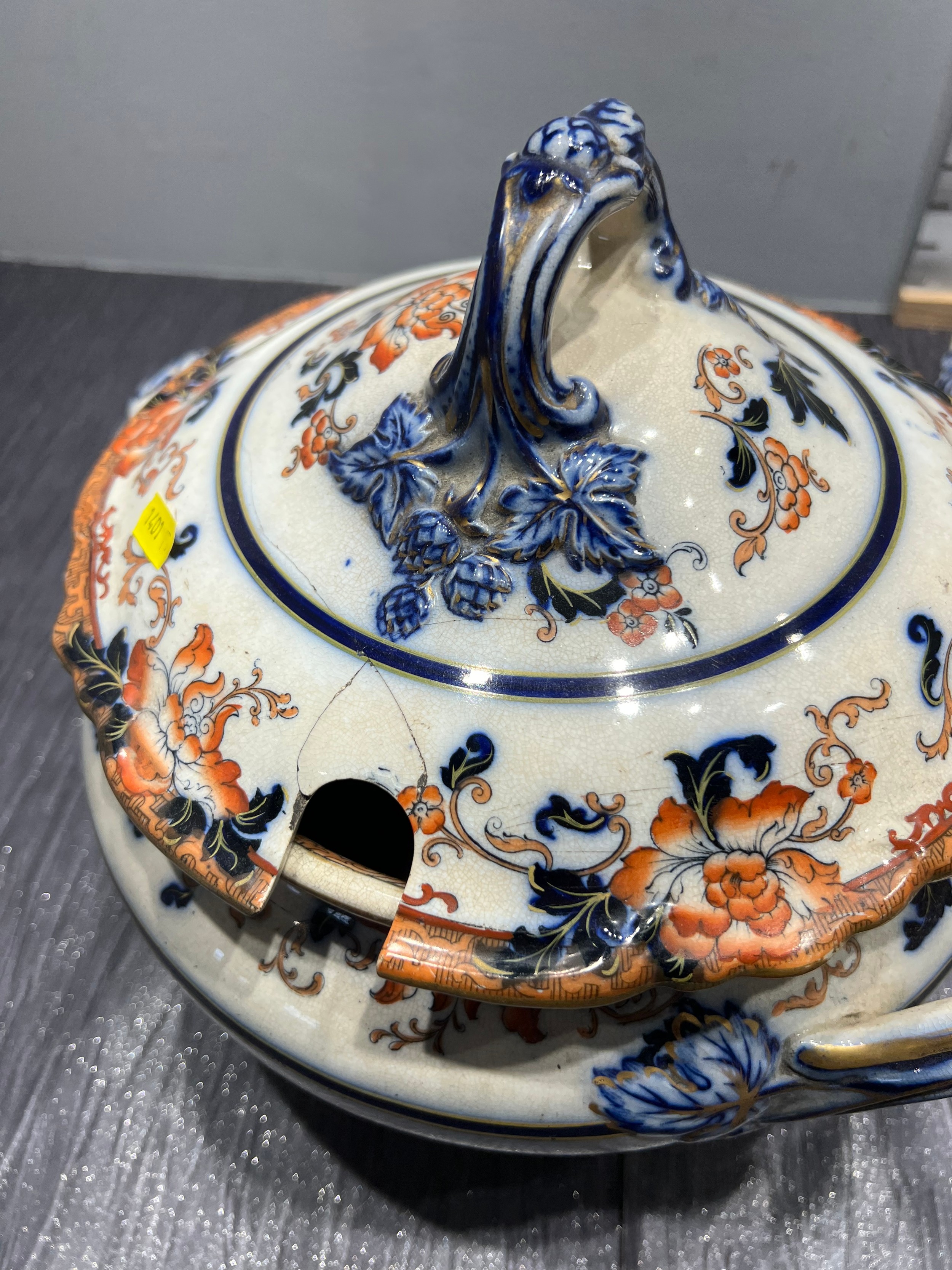 Quantity victorian pottery tureens|plates