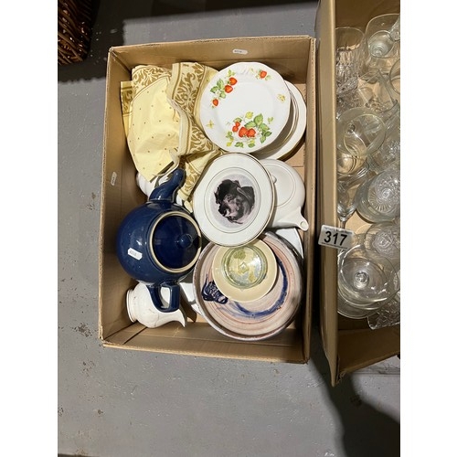 317 - Box pottery + box glass