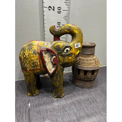 487 - Wooden elephant + cart wheel centre