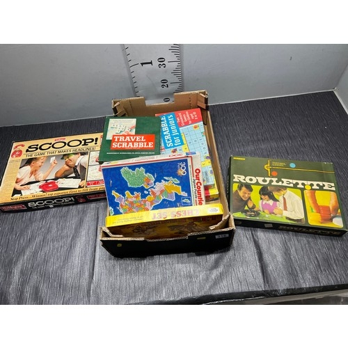 316 - Box vintage games, roulette, chess set, scoop, scrabble etc