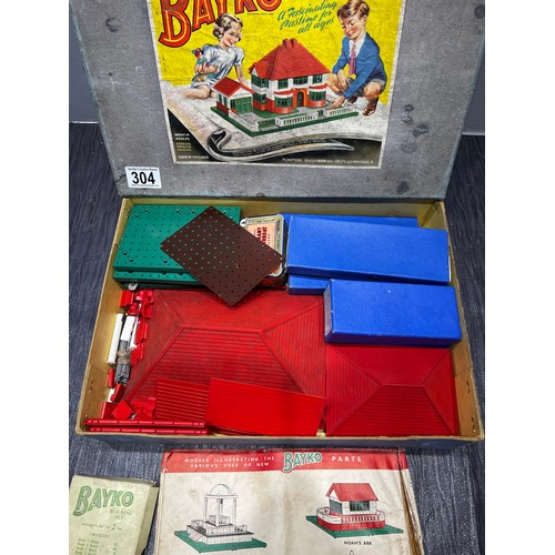 304 - Vintage bayko building set in original box