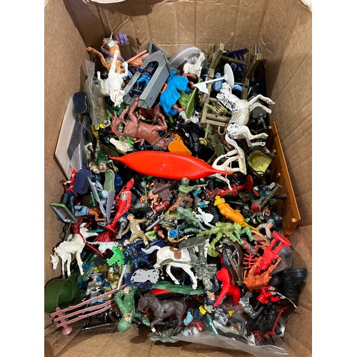 238 - Box plastic toy soldiers