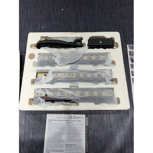 230 - Hornby the flying Scotsman limited edition train set