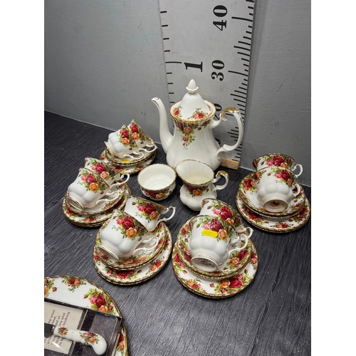 503 - Royal Albert country rose china tea set 10 place setting missing 1 saucer + cake plate & knives