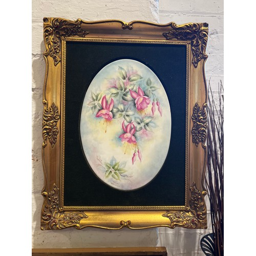 81 - Pair oval painted plaques in gilt frames