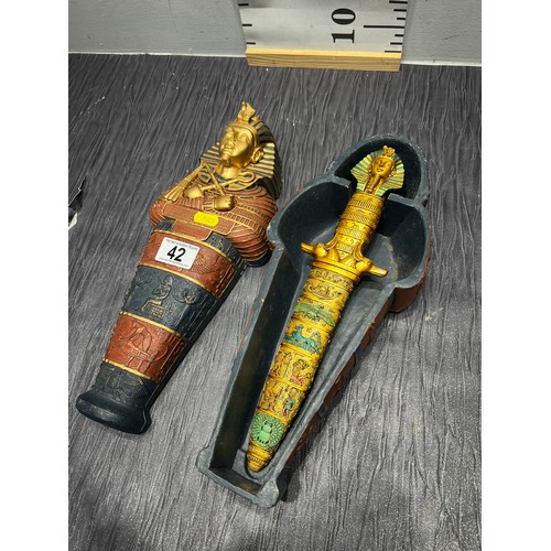 42 - Tutankhamen box with knife inside + decorative knife