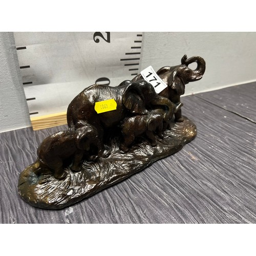 171 - Bronze statue elephant family