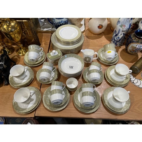 122 - Royal doulton china tea/dinner ware sonnet 'approx 68 pieces'