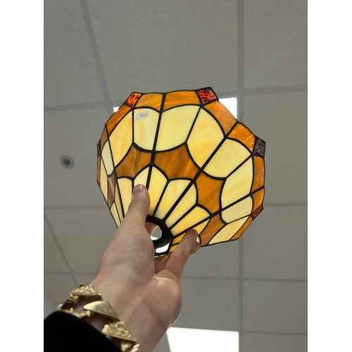 131 - 4 Tiffany style lamp shades