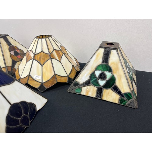 131 - 4 Tiffany style lamp shades