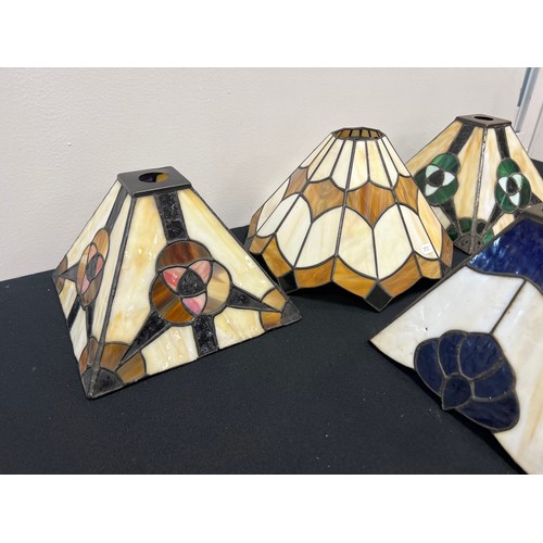 131 - 4 Tiffany style lamp shades