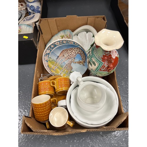 68 - 2 Boxes pottery, hornsea etc