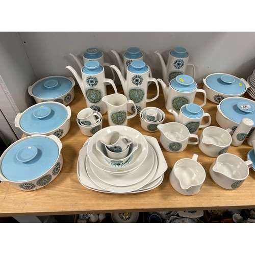 66 - Extensive range of Aztec ware retro dinner tea coffee ware