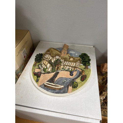 18 - 8 David winter cottages and two David winter plaques, 4 boxed, no damage 1 sample only, 1 signed