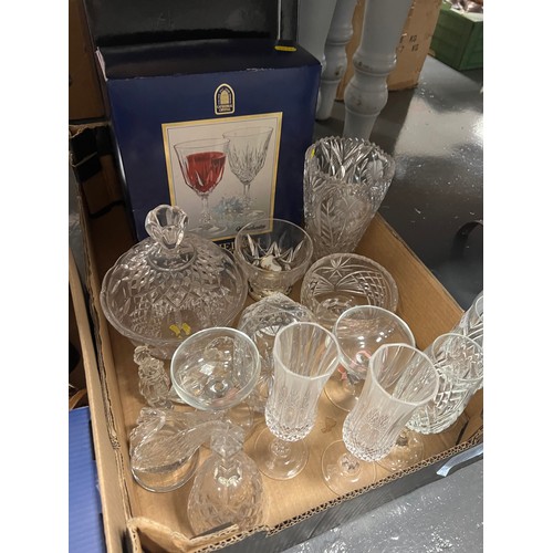 239 - Box glassware + box misc