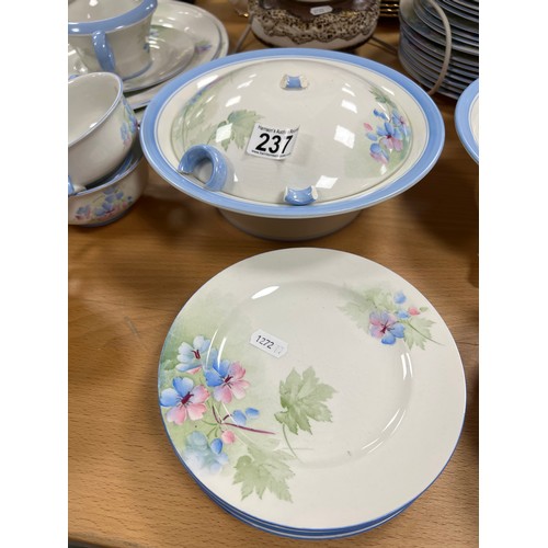 237 - Large quantity shelley dinner ware