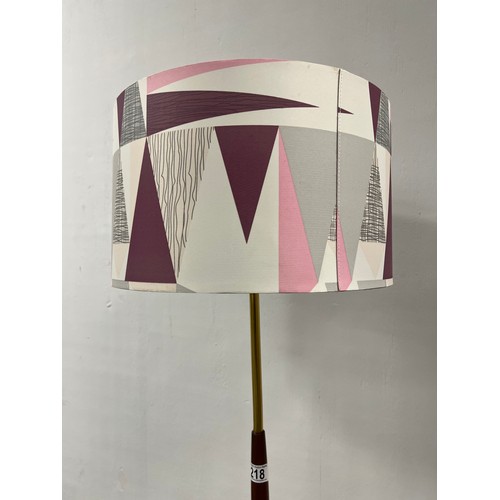 218 - Vintage deco 1960's table lamp/ table