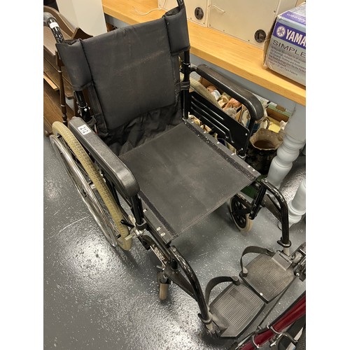 212 - Mobility walking aid + wheel chair