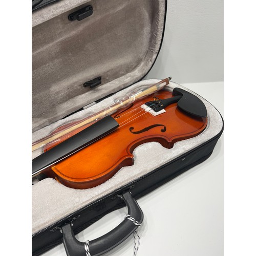 209 - 1/4 Size violin in case with b&w never used