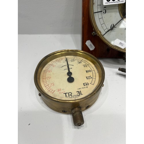 560 - Brass vacum gauge salvaged from air pump 1909 steam engine + 2 other gauges