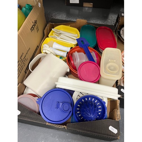 525 - 2 Boxes vintage tupperware