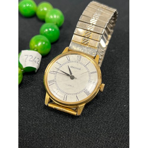 441 - 3 Gents watches + green beaded necklace