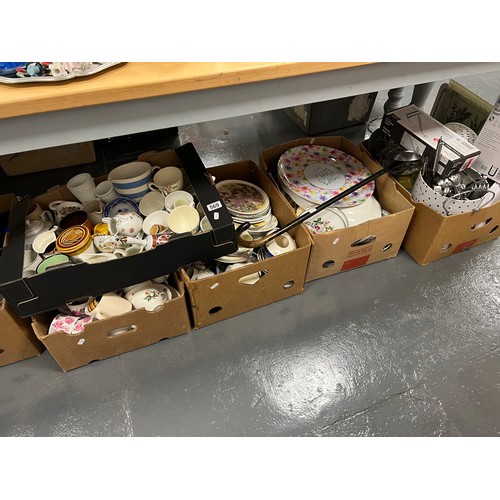 569 - 5 Boxes pottery / china kitchenware