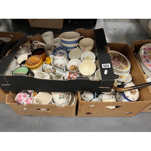 569 - 5 Boxes pottery / china kitchenware