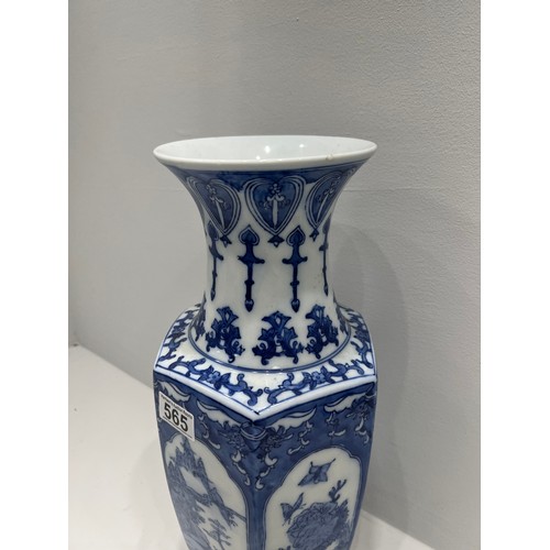 565 - Large blue & white Chinese vase 45cm high