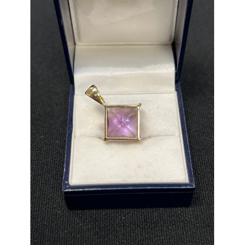 469 - 9ct Gold amethyst pendant 6g gross