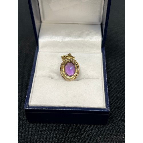 466 - 9ct Gold amethyst & diamond pendant 1.6g gross