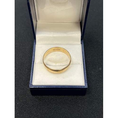 457 - 9ct Gold gents wedding ring size Y/Z