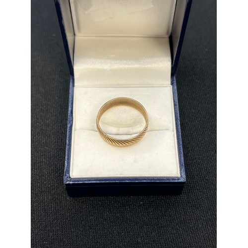 453 - 9ct Gold ring 2.4g size R