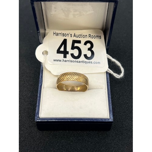 453 - 9ct Gold ring 2.4g size R