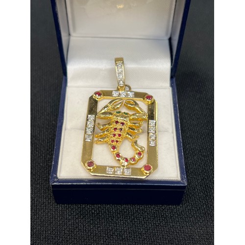 465X - 18ct Gold scorpion pendant having diamonds, emarlads, rubys 15.55g gross