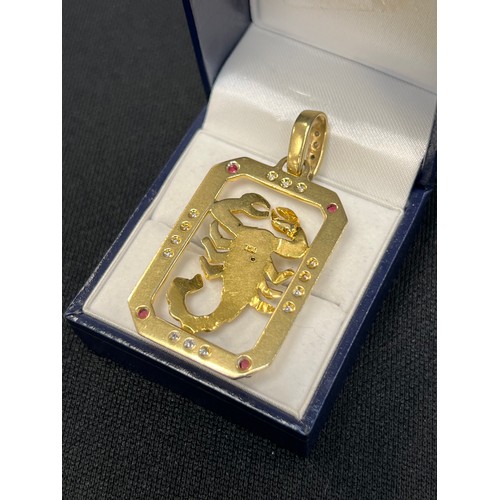 465X - 18ct Gold scorpion pendant having diamonds, emarlads, rubys 15.55g gross