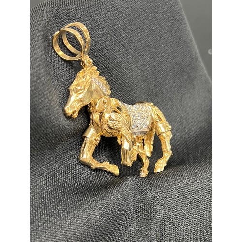 465U - 9ct Gold articulated horse pendant 58.8g gross