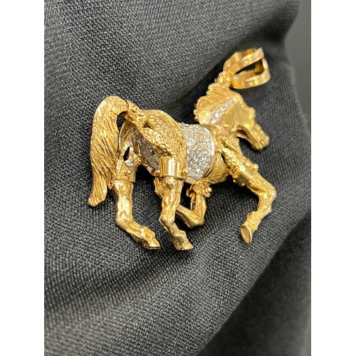 465U - 9ct Gold articulated horse pendant 58.8g gross