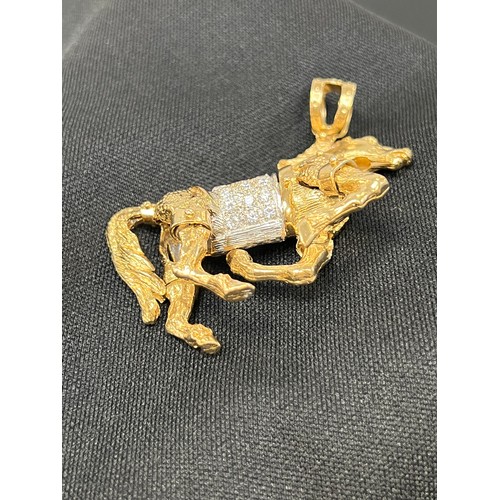 465U - 9ct Gold articulated horse pendant 58.8g gross