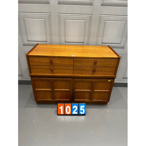 Lot 1025      