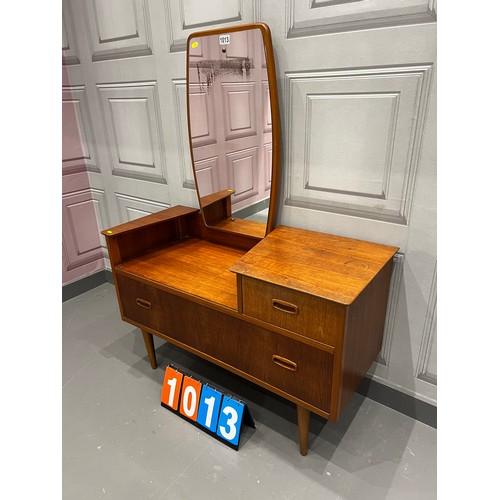 1013 - Mid century teak dressing table with drawers