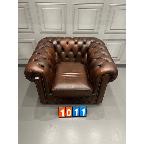 1011 - Brown leather chesterfield club chair