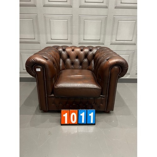 1011 - Brown leather chesterfield club chair