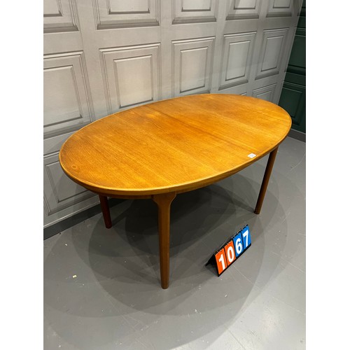 1067 - McIntosh mid century teak extending dining table