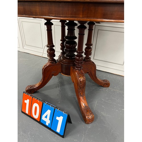 1041 - Victorian style centre table on carved base