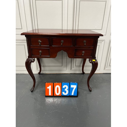 1037 - Victorian style mahogany low boy