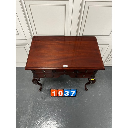 1037 - Victorian style mahogany low boy